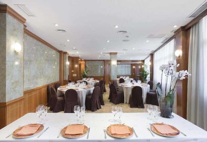 هتل Vp Jardin De Tres Cantos