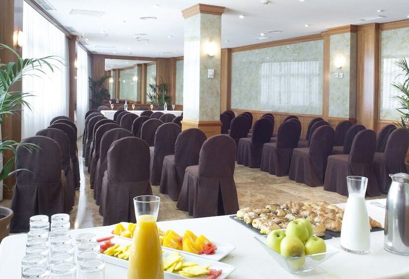 هتل Vp Jardin De Tres Cantos