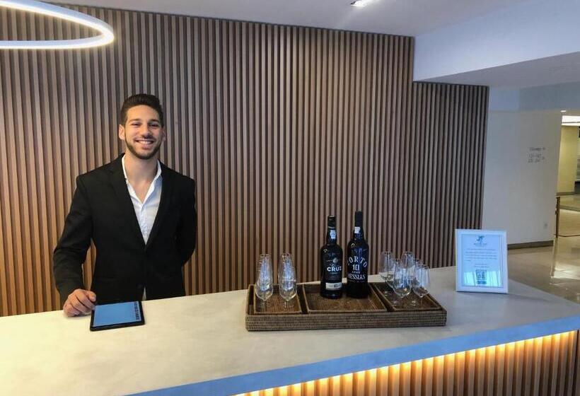 Malibu Foz Hotel   La Maison Younan