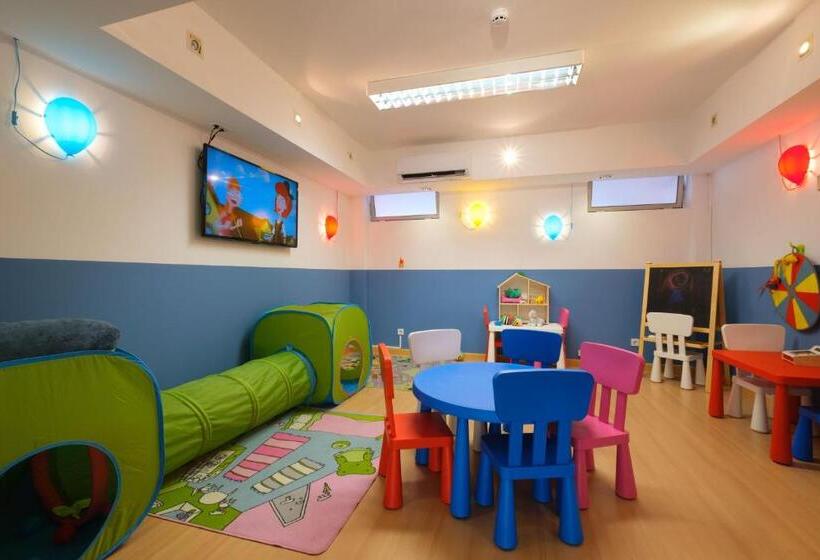 Malibu Foz Hotel   La Maison Younan