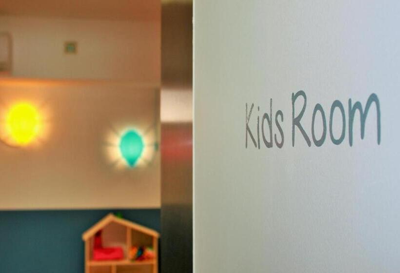 Malibu Foz Hotel   La Maison Younan