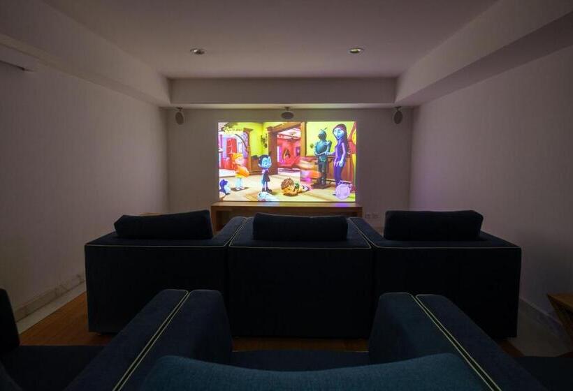 Malibu Foz Hotel   La Maison Younan