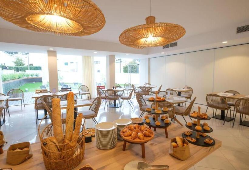 Malibu Foz Hotel   La Maison Younan