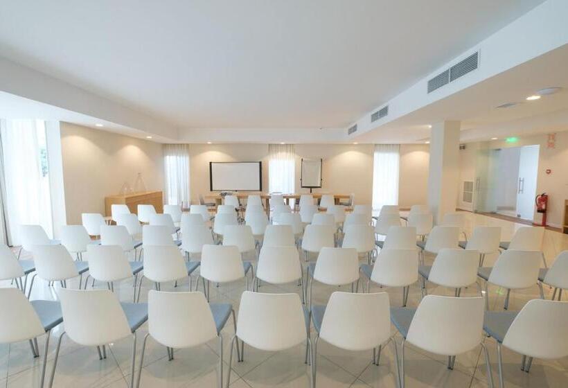 Malibu Foz Hotel   La Maison Younan