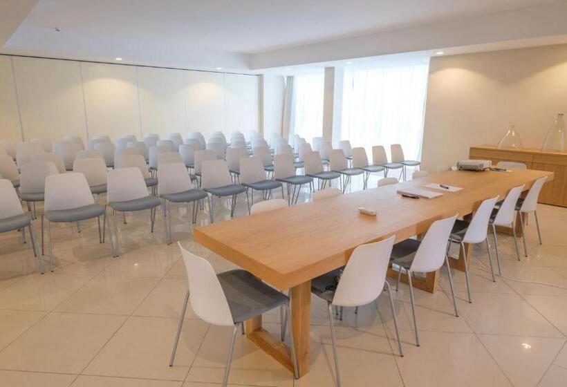 Malibu Foz Hotel   La Maison Younan