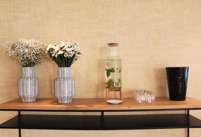 Malibu Foz Hotel   La Maison Younan