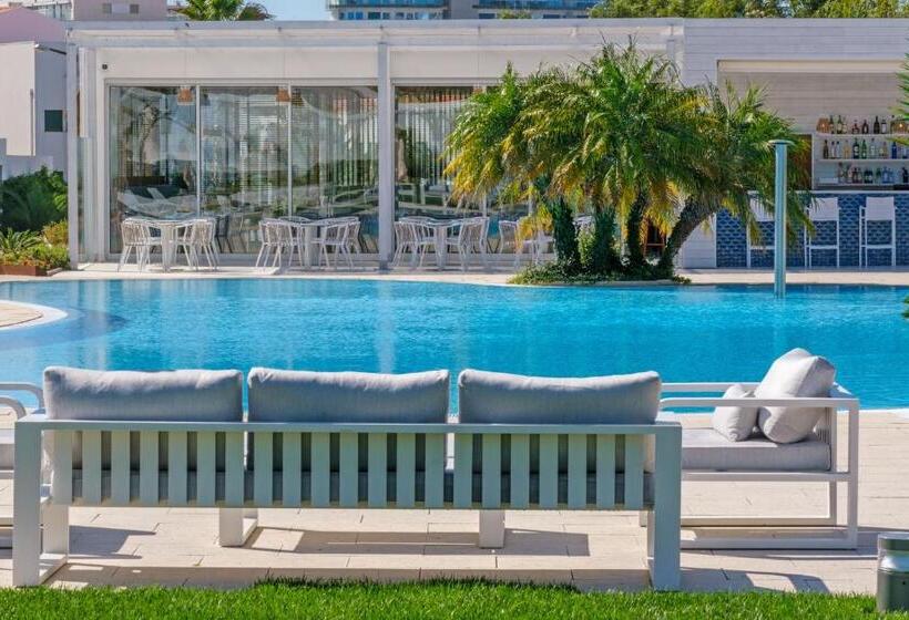 Malibu Foz Hotel   La Maison Younan