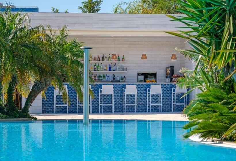 Malibu Foz Hotel   La Maison Younan