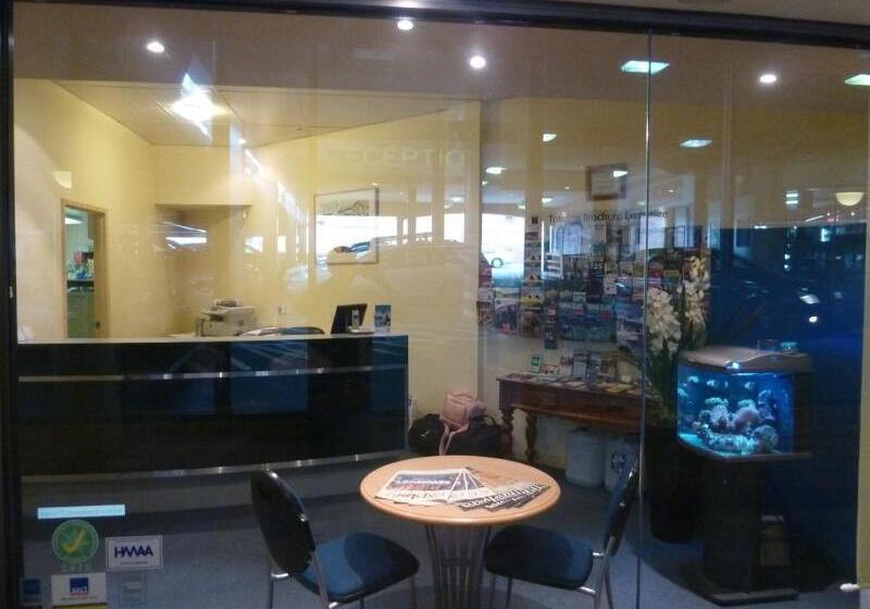 Mayfair Plaza Motel And Apartments