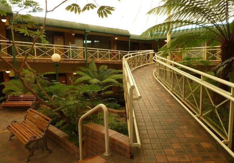 Mayfair Plaza Motel And Apartments