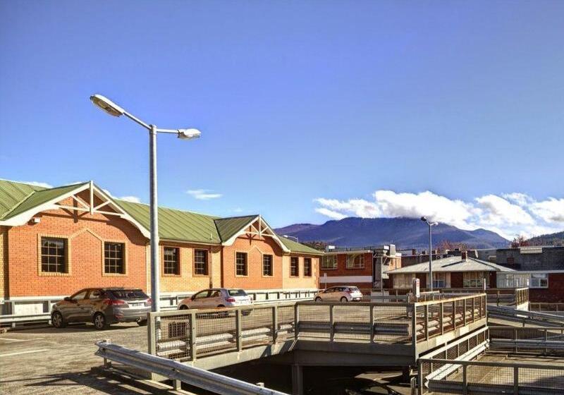 Mayfair Plaza Motel And Apartments