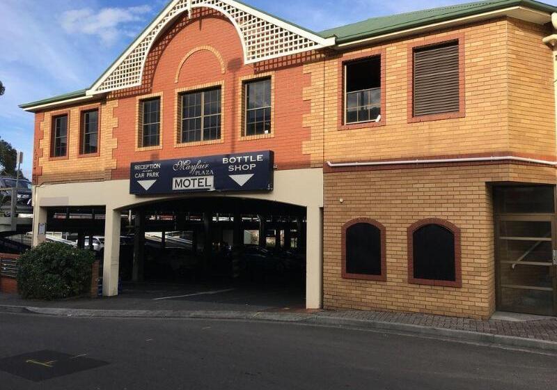 Mayfair Plaza Motel And Apartments