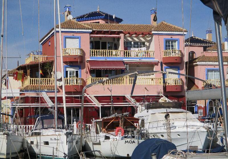 استراحتگاه Apartamentos Marina Internacional