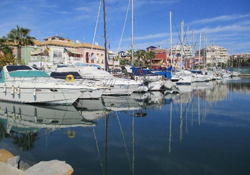 استراحتگاه Apartamentos Marina Internacional