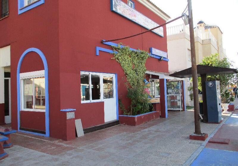 استراحتگاه Apartamentos Marina Internacional