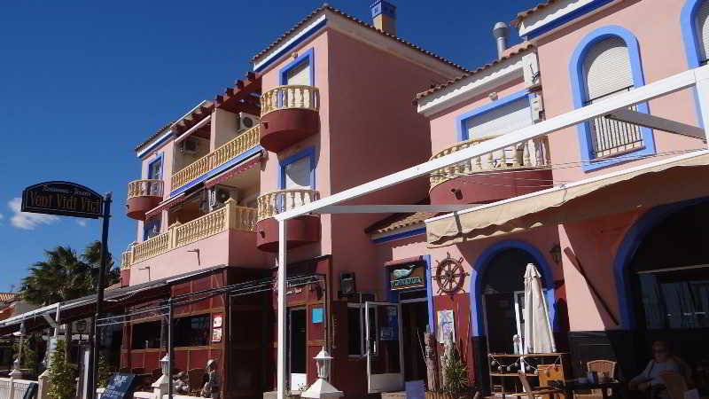 استراحتگاه Apartamentos Marina Internacional