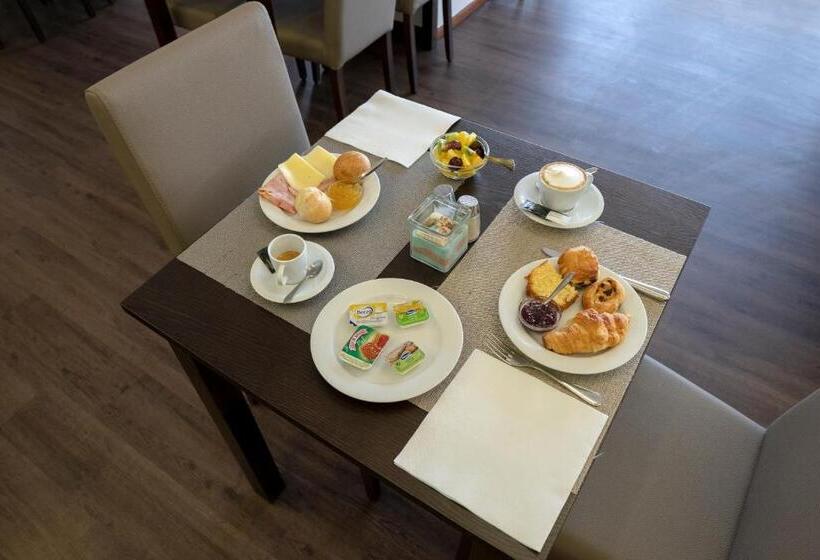 The One Grand Hotel da Póvoa