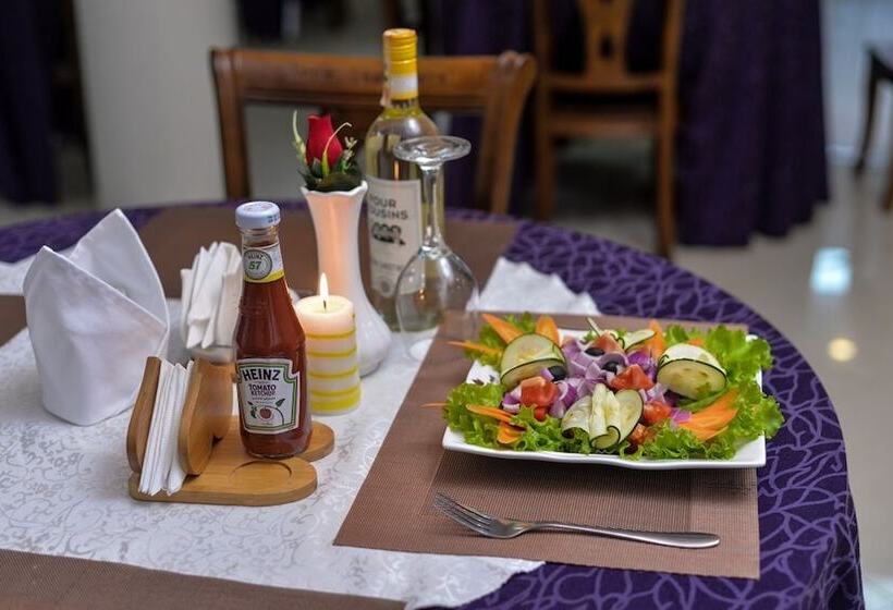 تختخواب و صبحانه Maple Leaf