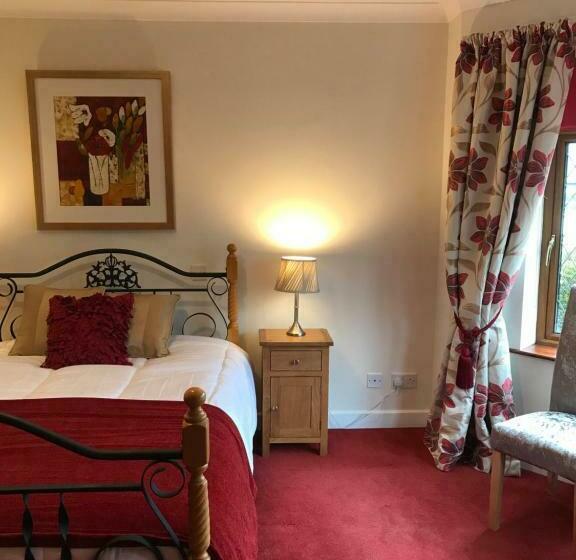 تختخواب و صبحانه Ros Dún House