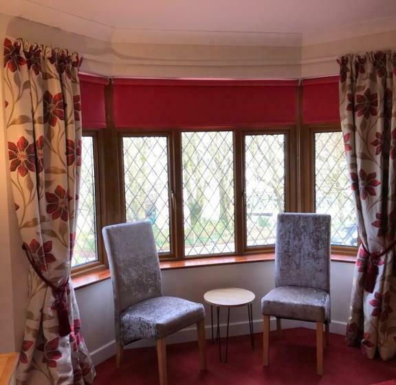 تختخواب و صبحانه Ros Dún House