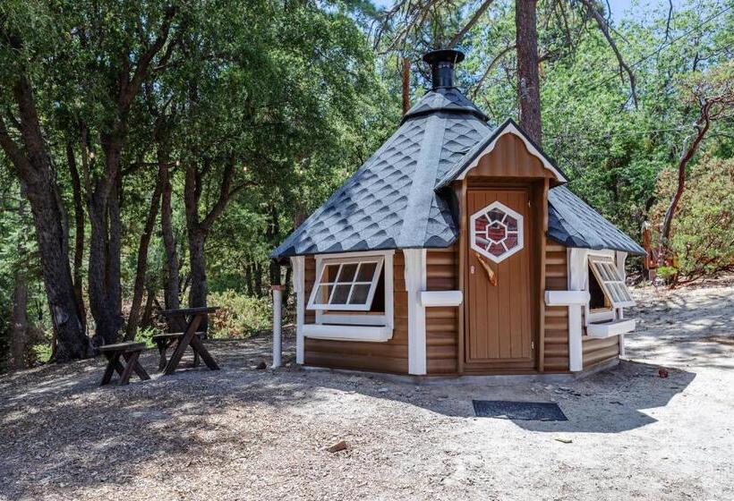 Hicksville Pines Chalets & Motel