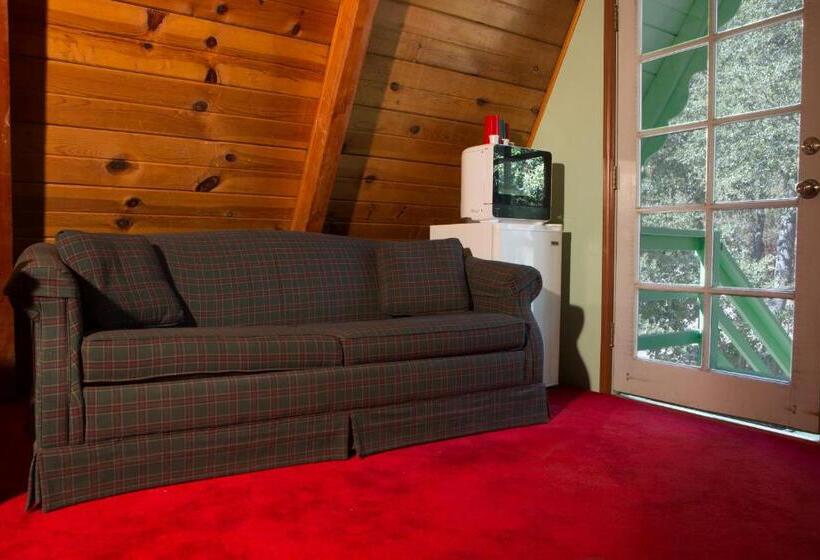 Hicksville Pines Chalets & Motel