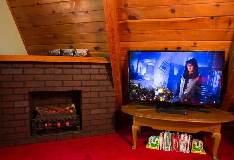 Hicksville Pines Chalets & Motel