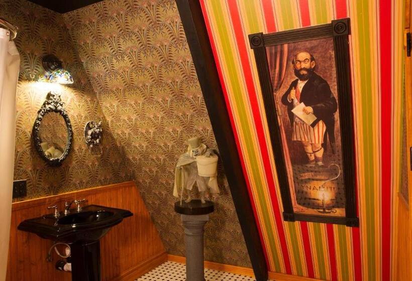 Hicksville Pines Chalets & Motel