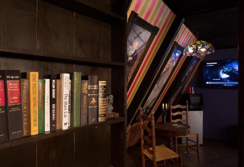 Hicksville Pines Chalets & Motel