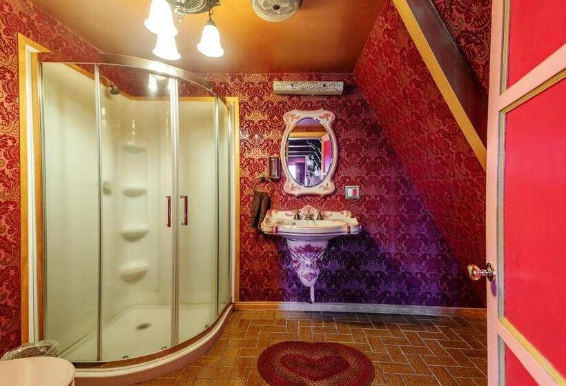 Hicksville Pines Chalets & Motel