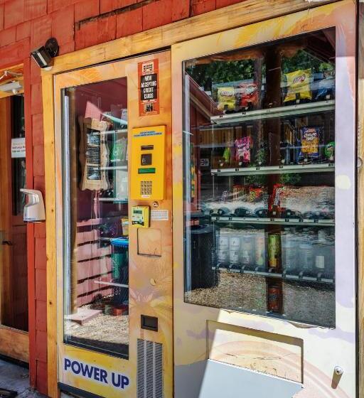 Hicksville Pines Chalets & Motel