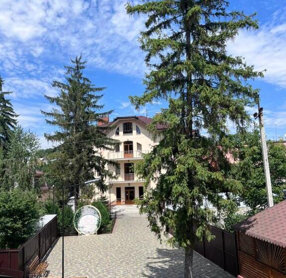 هتل готель баронський двір