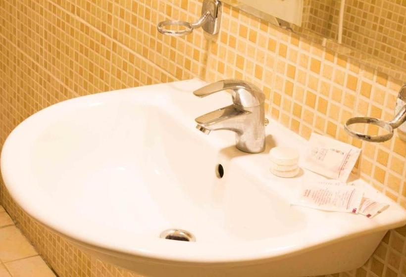 בית מלון כפרי Artal Taibah