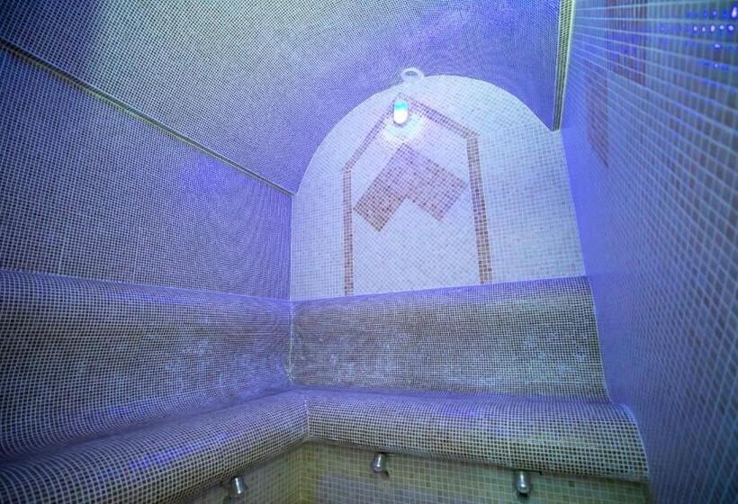 בית מלון כפרי Dendi Plaza