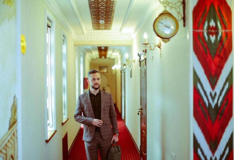 בית מלון כפרי Dendi Plaza