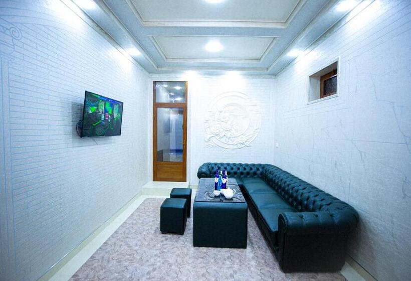 בית מלון כפרי Dendi Plaza