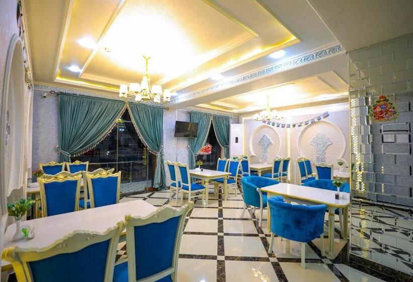 בית מלון כפרי Dendi Plaza