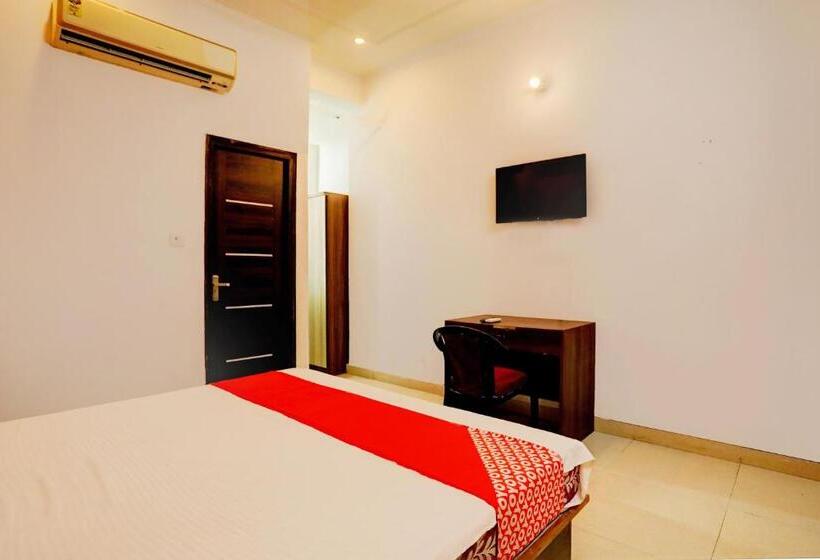 Hotel Oyo 29308 Virasat Shaheed Path Inn