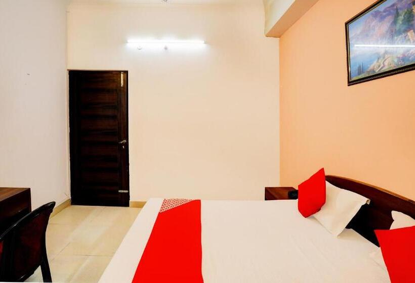Hotel Oyo 29308 Virasat Shaheed Path Inn