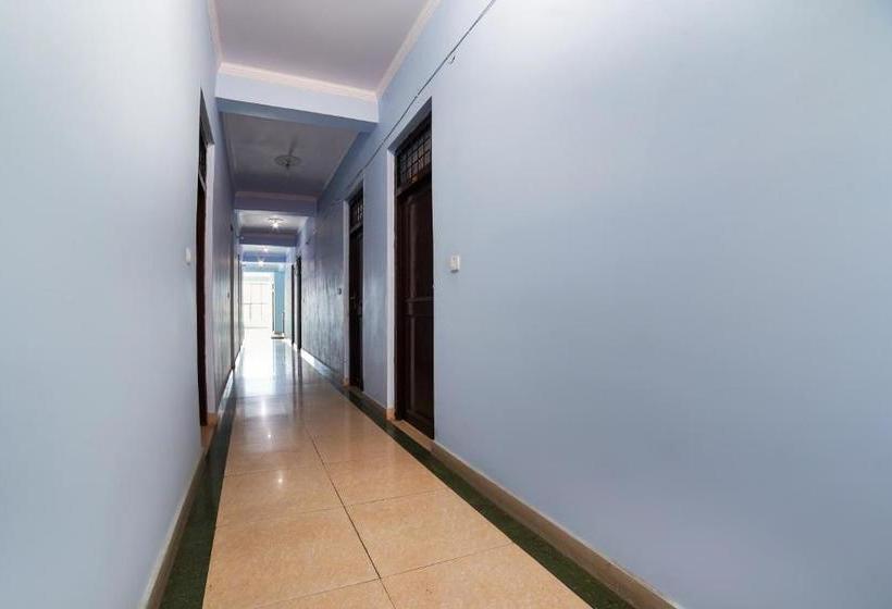 هتل Oyo 67051 Savera Residency