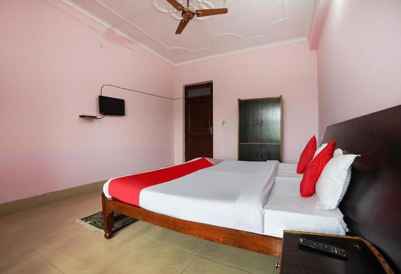 هتل Oyo 67051 Savera Residency