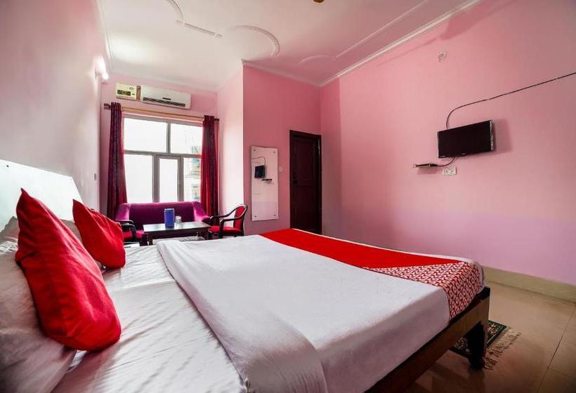 هتل Oyo 67051 Savera Residency