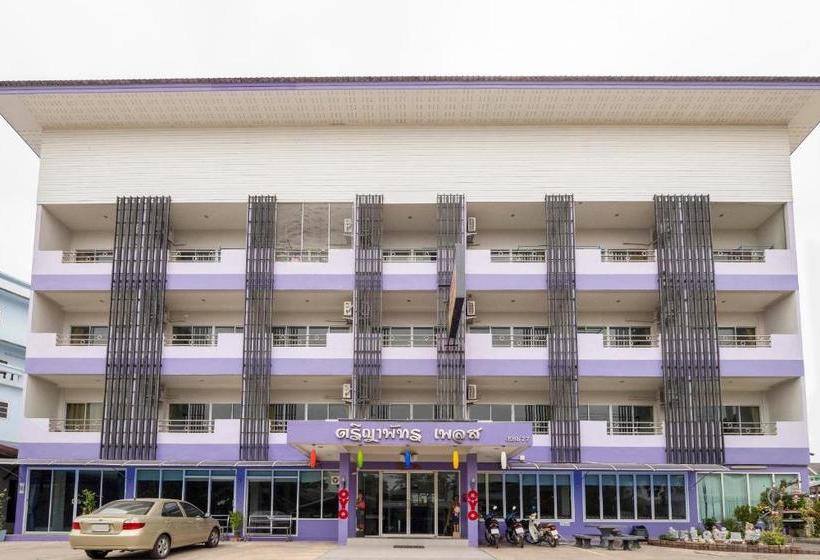 호텔 Oyo 689 Treeyapat Place