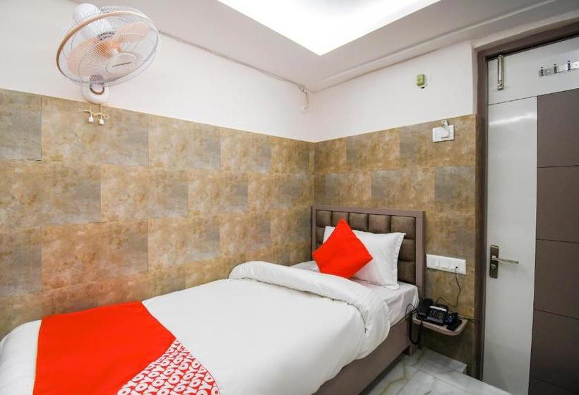 ホテル Oyo 70123 Sada Shiv Guest House