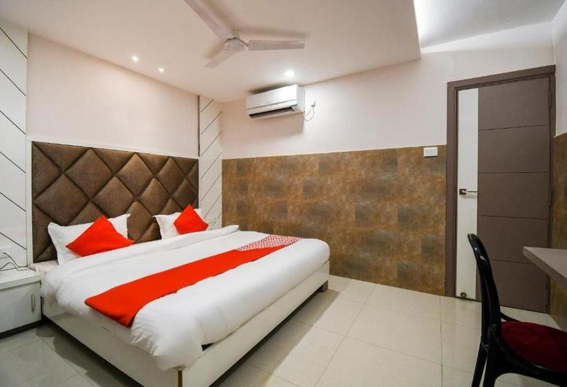 ホテル Oyo 70123 Sada Shiv Guest House