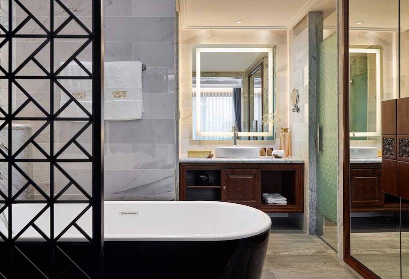 هتل Peridot Grand Luxury Boutique