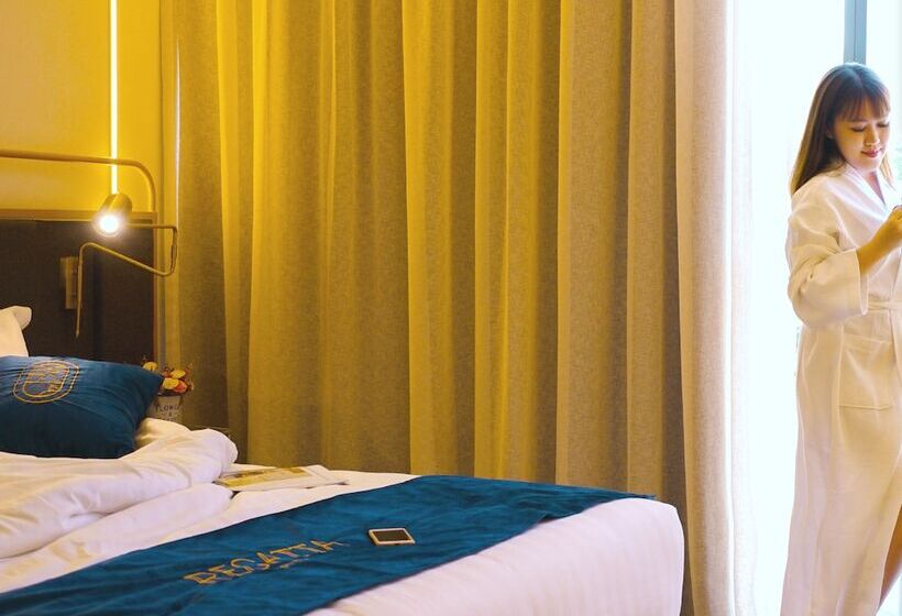호텔 Regatta Stay Kozi Square Kuching