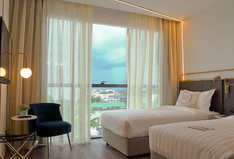 호텔 Regatta Stay Kozi Square Kuching