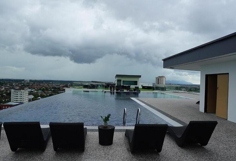 호텔 Regatta Stay Kozi Square Kuching