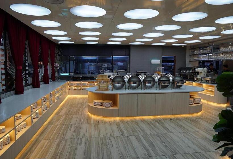 호텔 Regatta Stay Kozi Square Kuching